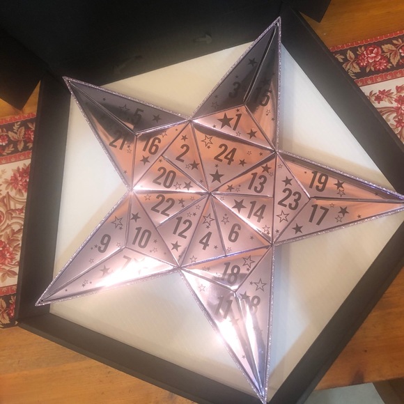 24 piece MAC Star Advent Calendar 2020 - Picture 7 of 7
